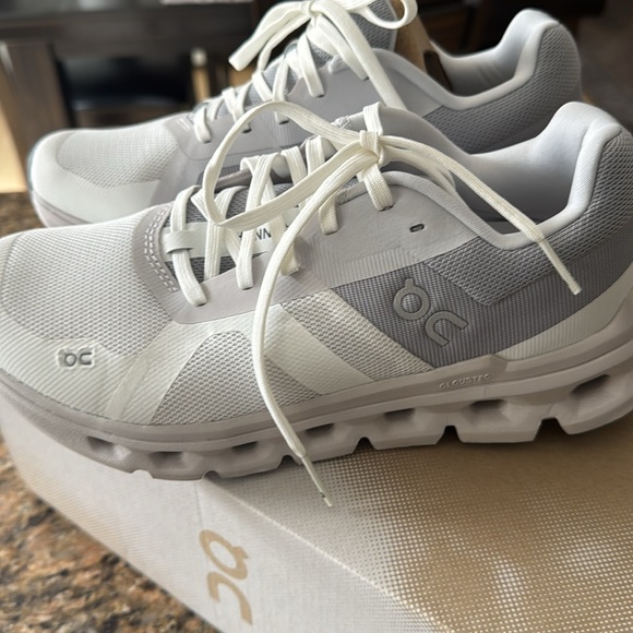 On Cloud Wide white/frost brand new shoe - Picture 1 of 5